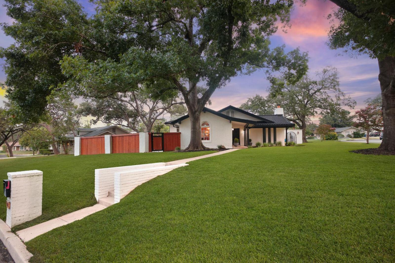 Casa Blanca Estate Lux 5br4ba Сasa de vacaciones San Antonio